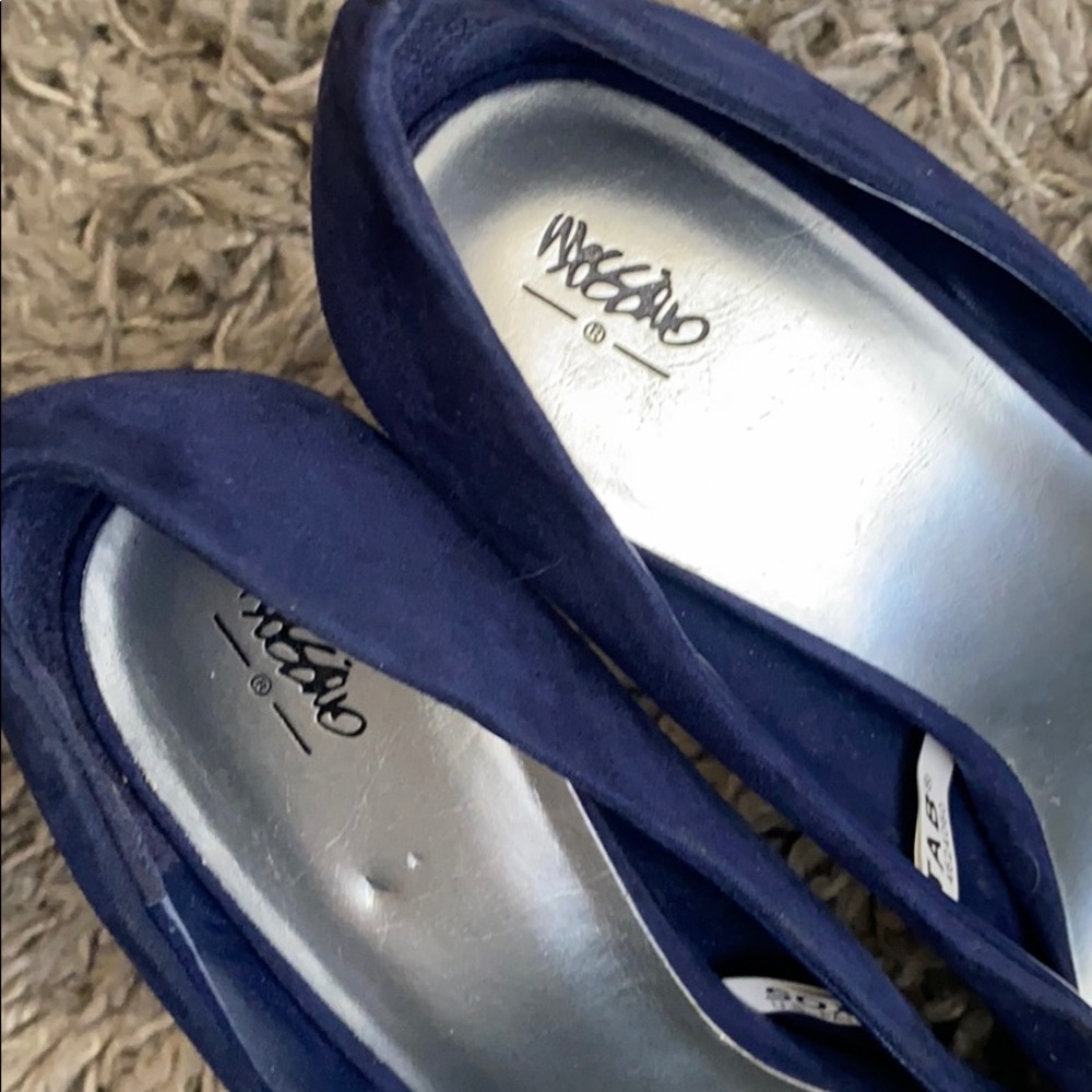 Mossimo Silver Point Pumps - Picture 3 of 11